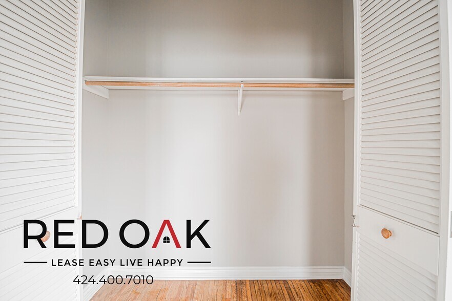 Building Photo - 109 S Sycamore Ave