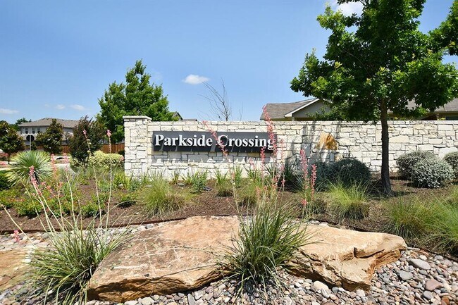 Building Photo - 424 Parkline Dr