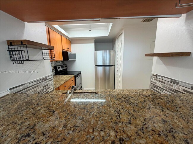 Building Photo - 7601 E Treasure Dr