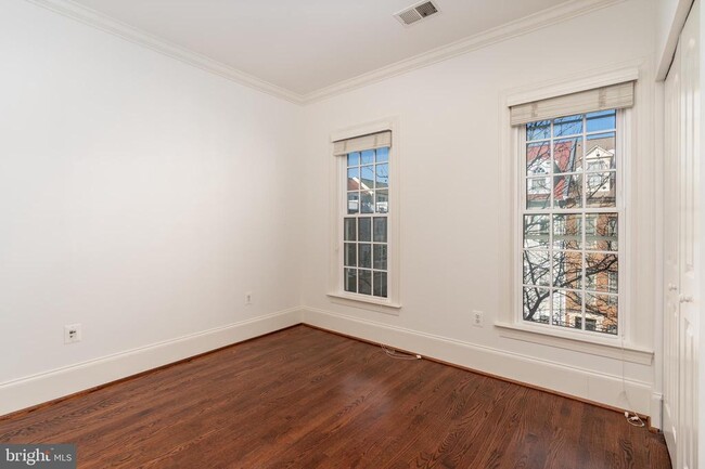 Building Photo - 720 Carpenter Rd