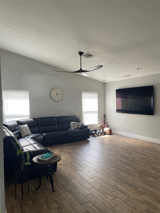 Building Photo - 7485 Royal Palm Blvd