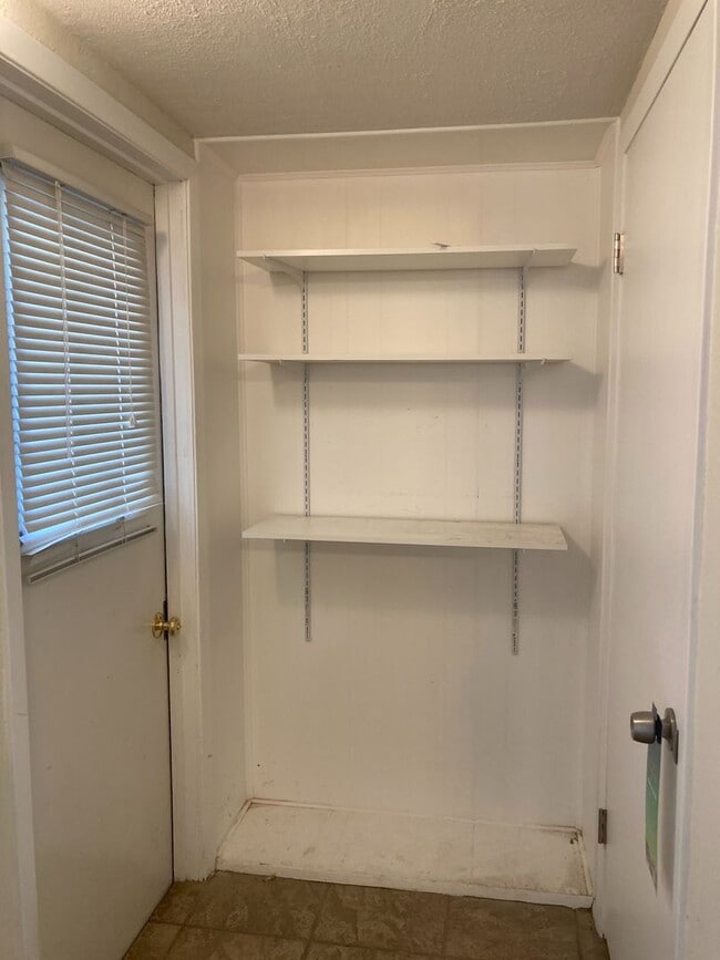 Building Photo - 224 N Oxford Dr