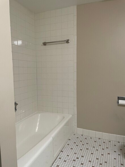 Building Photo - 13628 Royal Ct