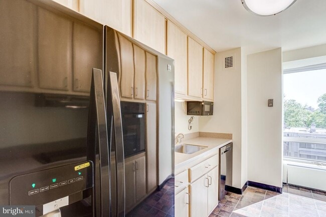 Building Photo - 1425 4th St SW