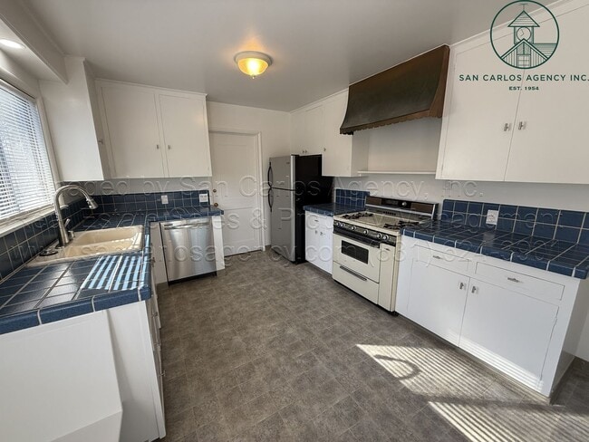 Building Photo - Refreshed Four Bedroom Hatton Fields Home