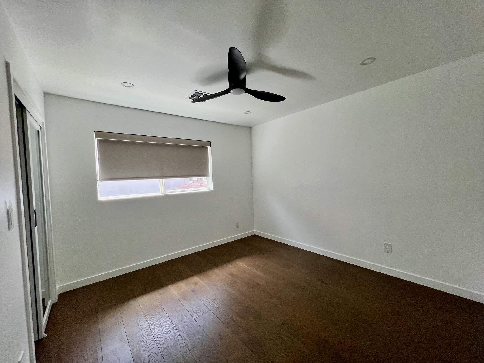 Building Photo - 6407 E Wilshire Dr