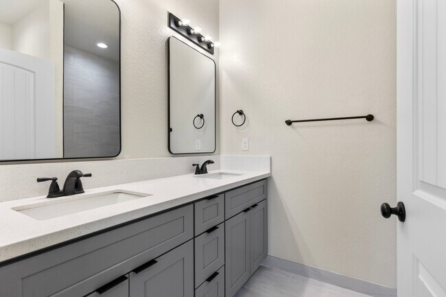 Building Photo - 8457 Great Cir Dr