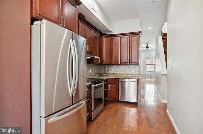 Building Photo - 528 S 13th St