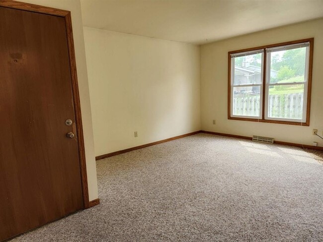 Building Photo - 4 La Crescenta Cir