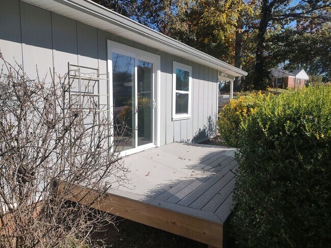 Building Photo - West AVL - Remodeled and Ready!