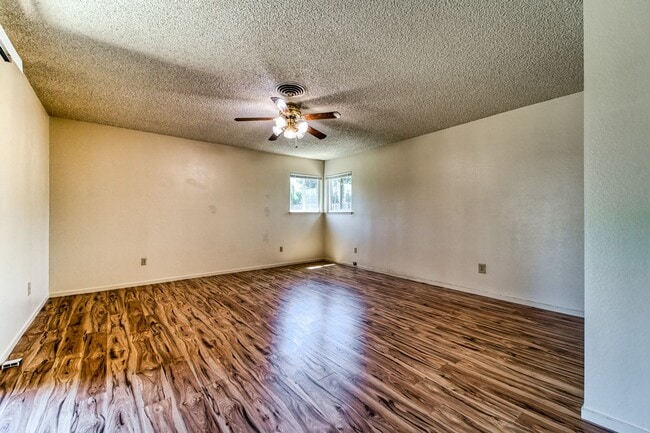 Building Photo - 4 bedroom 2 1/2 bath house in Yuba City
