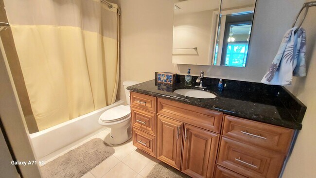 Building Photo - 2044 Yarmouth E