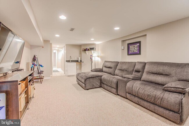 Building Photo - 2925 E Baltimore St