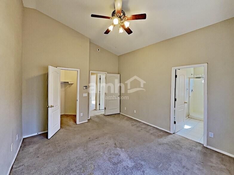 Building Photo - 30300 N Royal Oak Way