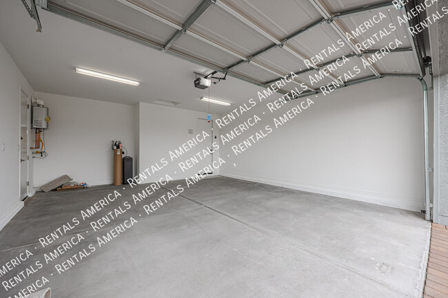 Building Photo - 16911 W Siesta Wy