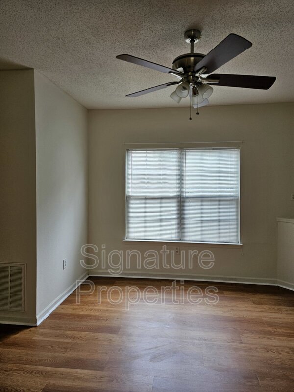 Building Photo - 801 Brassie Ln