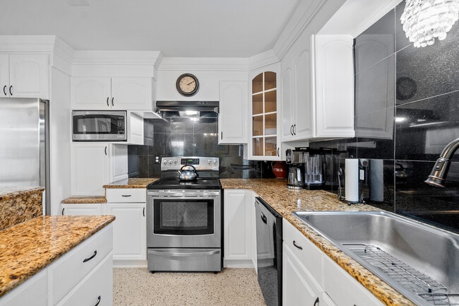 Building Photo - 321 Forsyth St