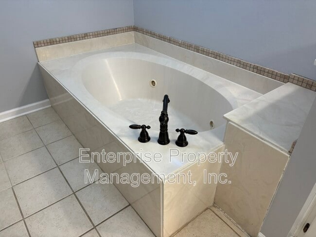 Building Photo - 535 Fox Run Ln