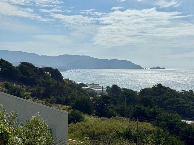 Building Photo - Recently Updated Condo with OCEAN VIEW - W...