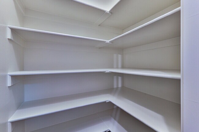 Building Photo - 2478 E Springs Dr