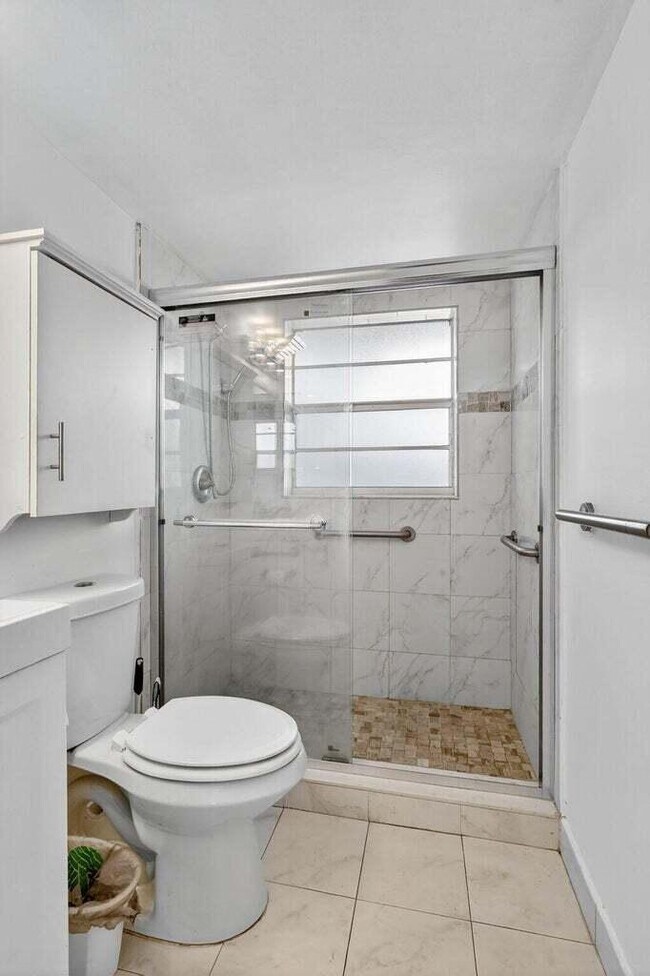 Building Photo - 5 Abbey Ln