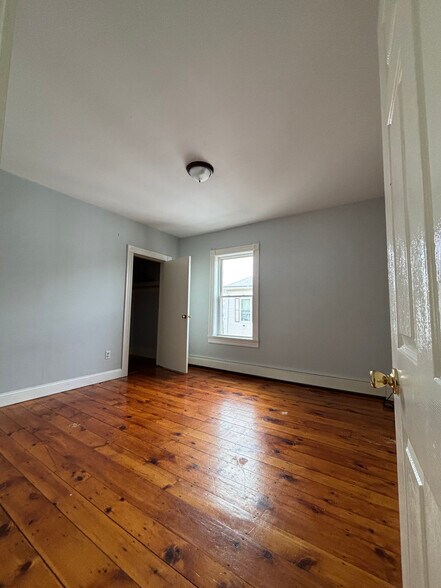 Building Photo - 33 1/2 Barclay St