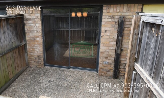 Building Photo - 203 Parklane-