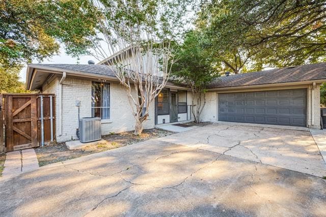 Building Photo - 15211 Meandering Way