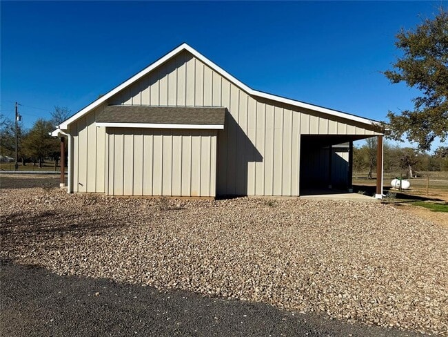 Building Photo - 1353 Red Town Rd