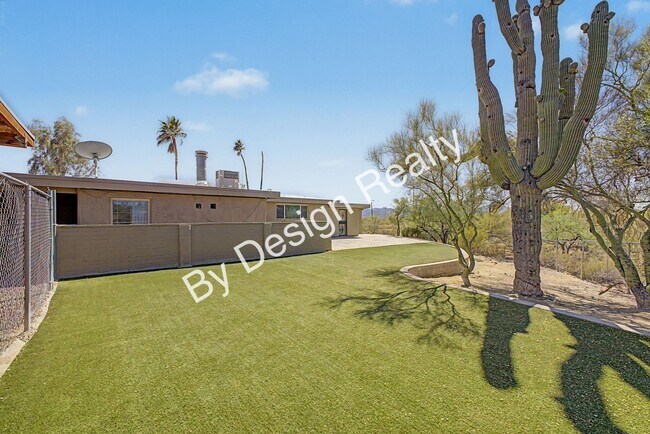 Building Photo - Mid Century Ranch Home on 2+ Acres with Private Pool - Mountain & City Views