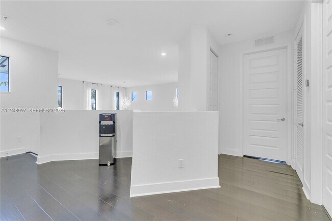 Building Photo - 10890 Shore St