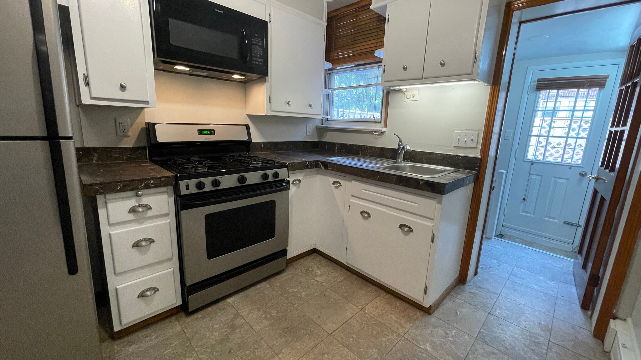 Kitchen - 425 S 46th St