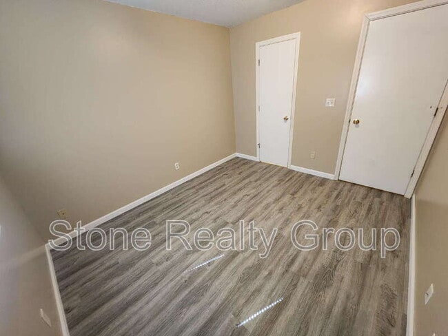 Building Photo - 2480 E Clayton Dr