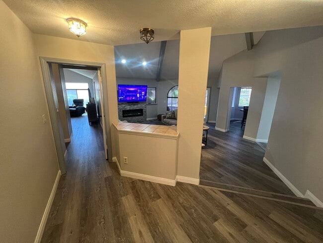Building Photo - A Fabulous 2 Bedroom Single story Townhome...