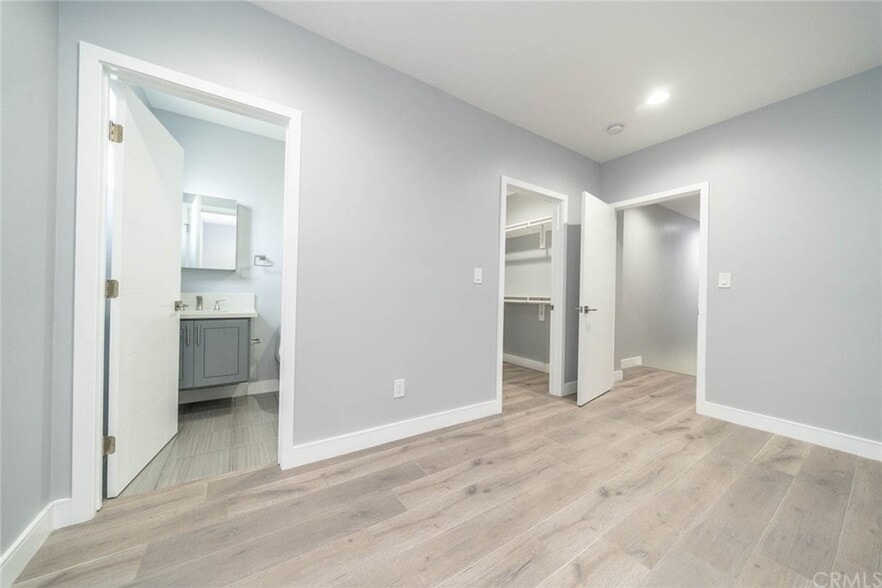 Building Photo - 4820 St Charles Pl