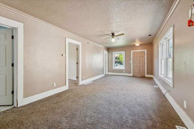 Building Photo - 537 Maumee Ave