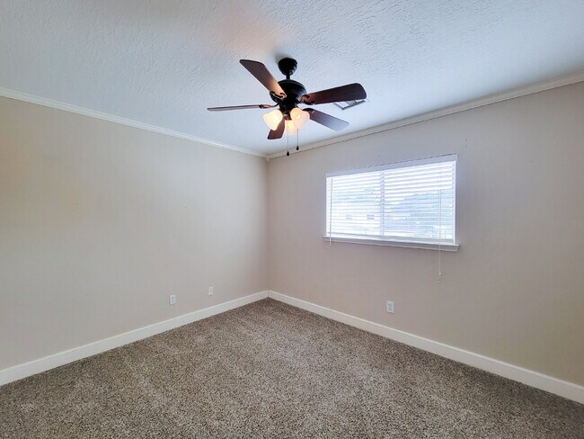 Building Photo - 3 Bed Single-Family Home in Parkside At Perry 77070
