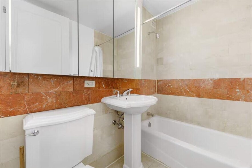 Building Photo - 254 W 54th St