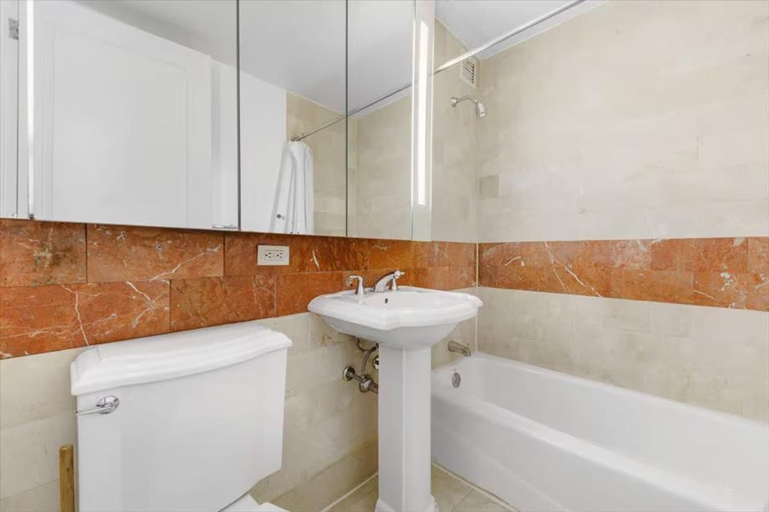 Building Photo - 254 W 54th St