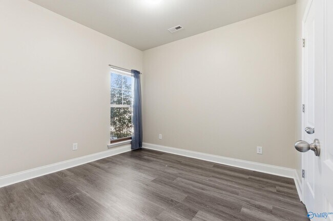 Building Photo - 150 Shrewsberry Dr