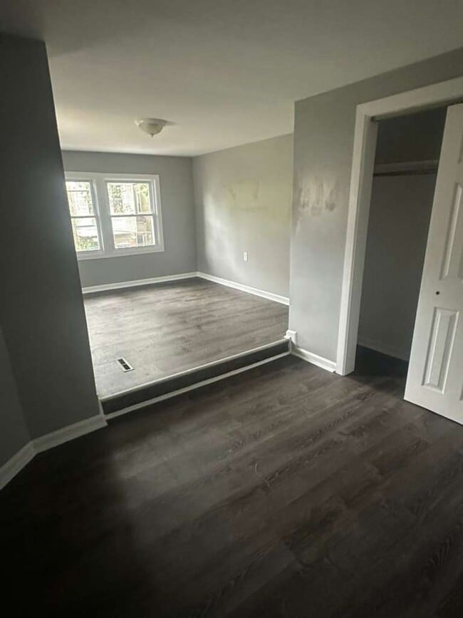 Building Photo - Renovated 3 Bedroom Home