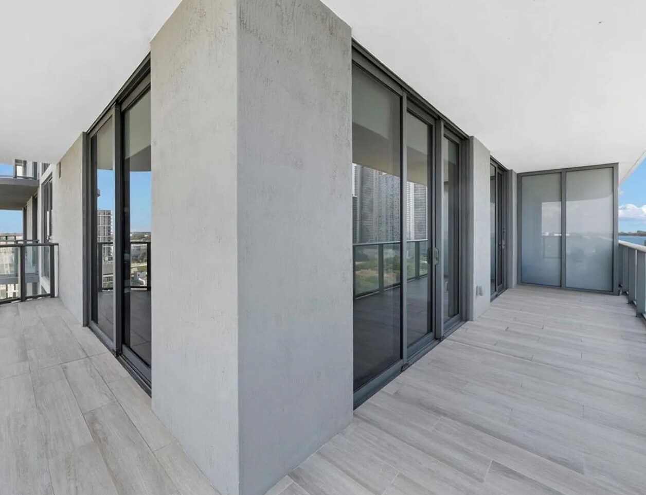 Building Photo - 121 NE 34th St