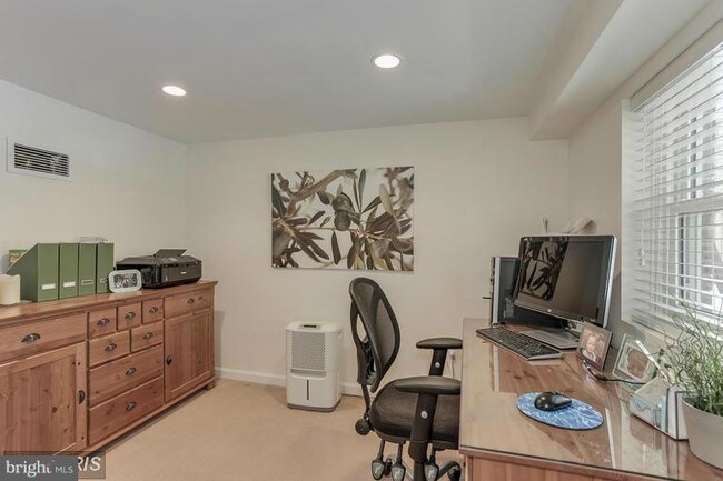 Building Photo - 1334 Mayflower Dr