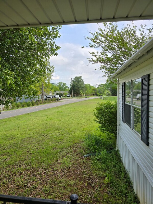 Building Photo - 607 W Point Rd