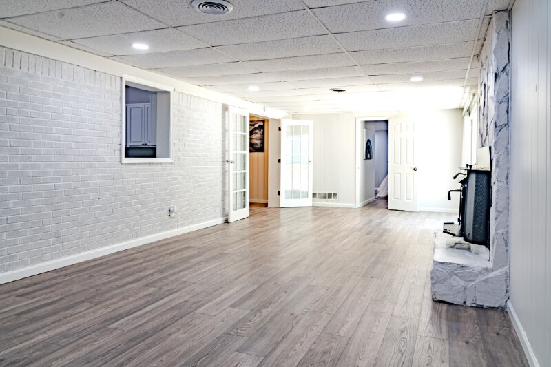 Building Photo - 317 Community Dr