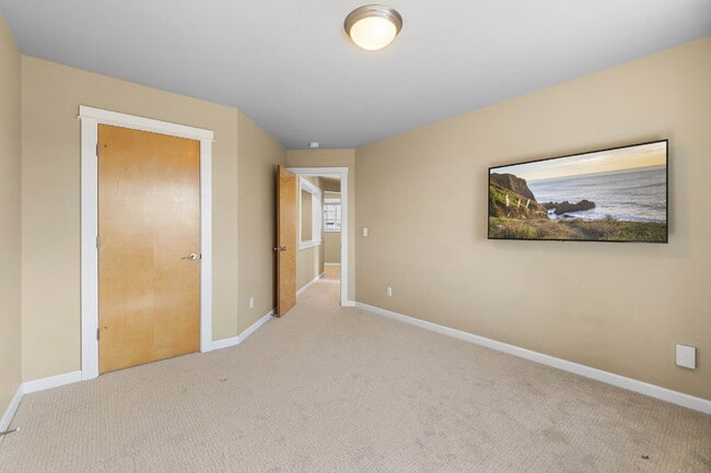 Building Photo - Beautiful, Spacious, Damascus Home with Incredible Views