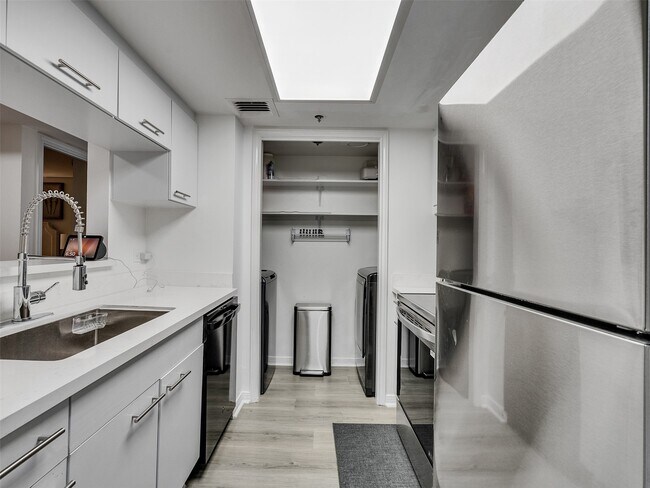 Building Photo - 3525 Sage Rd