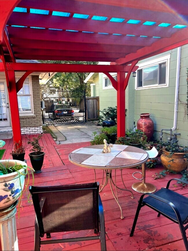 Building Photo - 2606 Stanford St