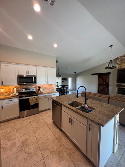 Building Photo - 2834 NW 25th Ln