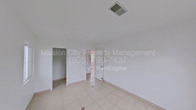 Building Photo - 432 Via Rosa